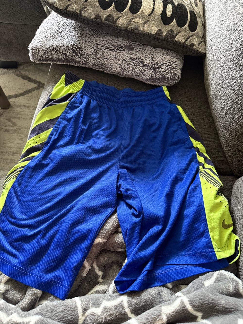 Nike basketball shorts M